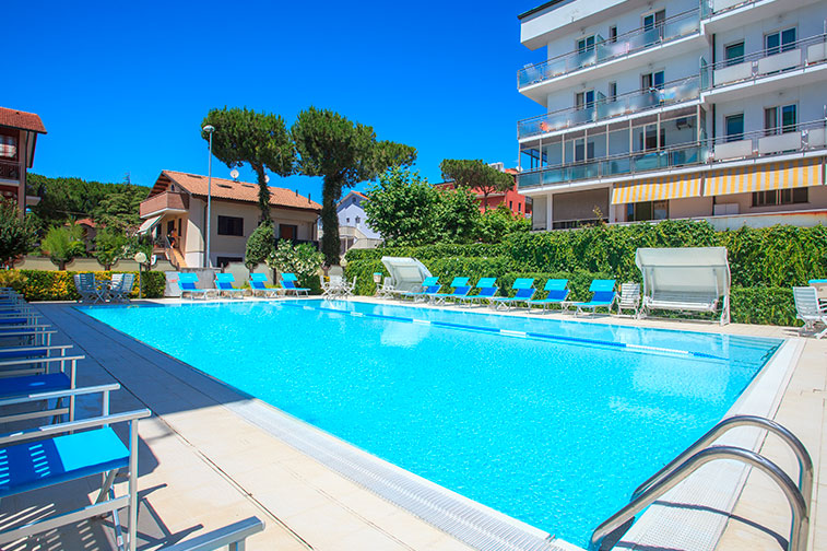 Piscina Hotel Lanzoni Pinarella di Cervia